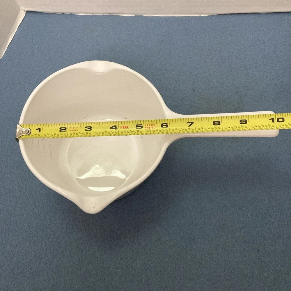 Corning Ware White Dual Spout 1 Quart Suce Pan (M-68-B) w/Interior Measure Marks